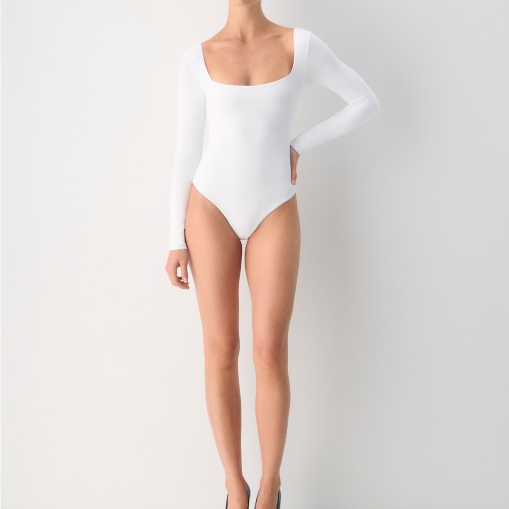 Babaton Classic White Long Sleeve Bodysuit